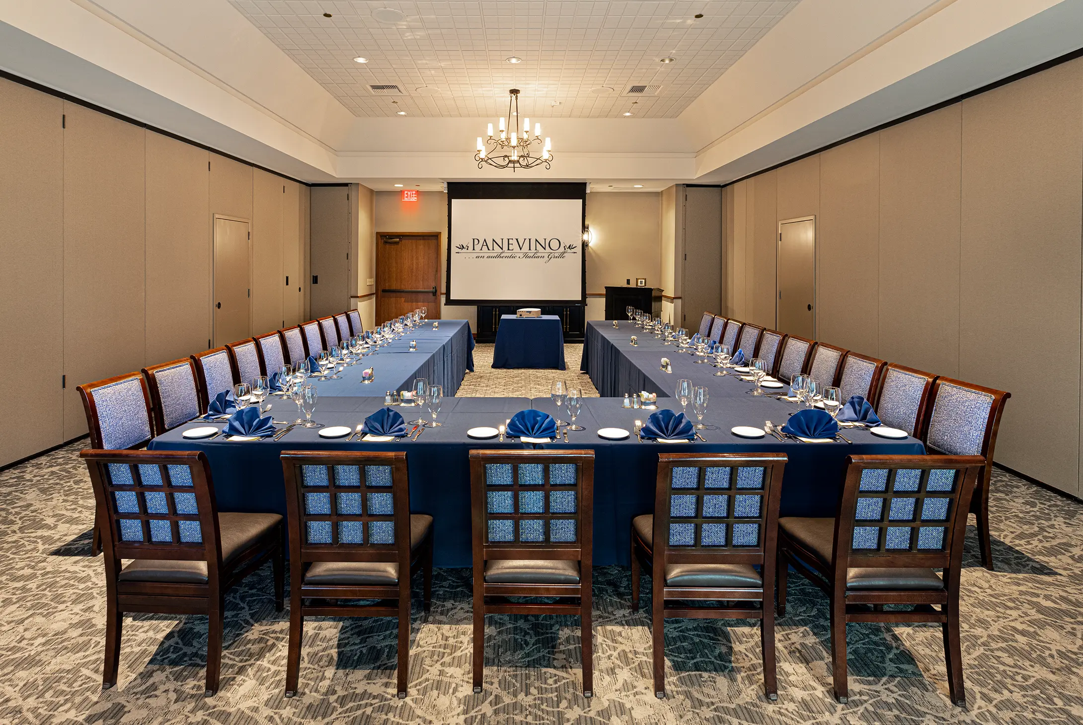 Brunello Room with U-Shaped Setup 